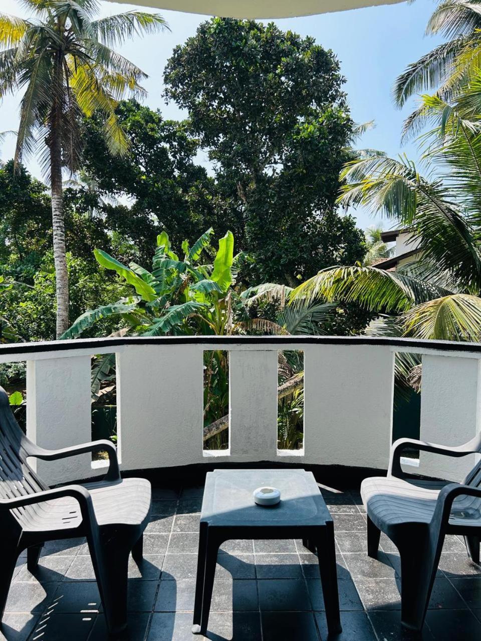 Auberge de jeunesse White House & Sea Food Restaurant à Hikkaduwa Extérieur photo